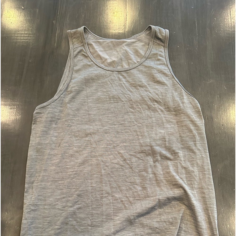 Lululemon metal vent tech tank size L
